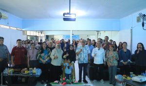 Rizal Calvary Marimbo Direktur Manajemen Pembangkitan PT PLN (Persero), Rizal Calvary Marimbo melakukan foto bersama seluruh Mahasiswa dan Civitas Akademika Universitas Sintuwu Maroso yang mengikuti sesi Kuliah Umum.