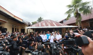 PT PLN (Persero) Menteri ESDM Bahlil Lahadalia merincikan realisasi program BPBL tahun 2024 mencapai 155.429 rumah tangga. Sementara itu, hingga September 2025, sebanyak 135.482 rumah tangga telah menerima sambungan listrik dari target 215.000 rumah tangga pada akhir tahun.
