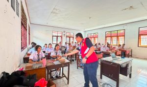 PT PLN (Persero) PT PLN (Persero) melalui Unit Pelaksana Pengatur Distribusi (UP2D) Suluttenggo menggelar program PLN Goes To School di SMA Negeri 3 Tuminting, Kota Manado,
